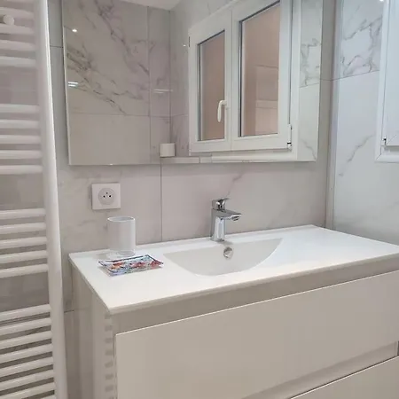 Le Madrigal By Halldis